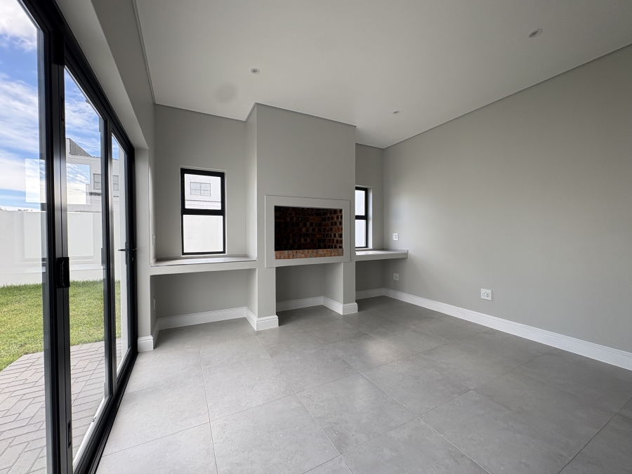 4 Bedroom Property for Sale in Sandown Western Cape